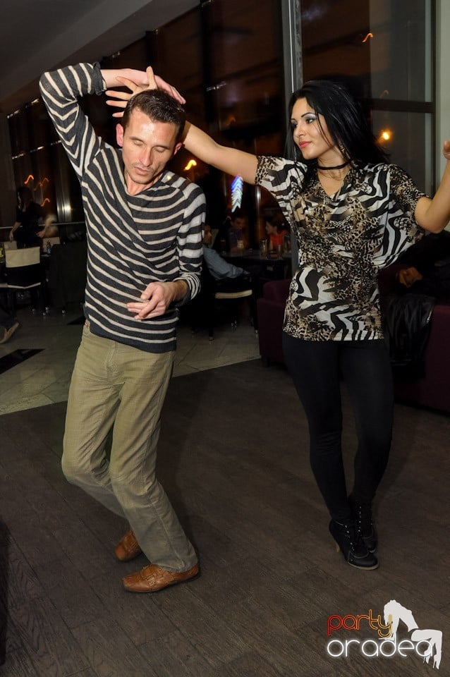 Dans şi distracţie în Blondy's, 