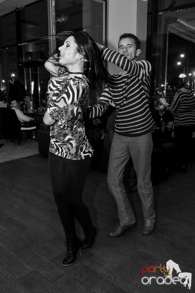 Dans şi distracţie în Blondy's, 