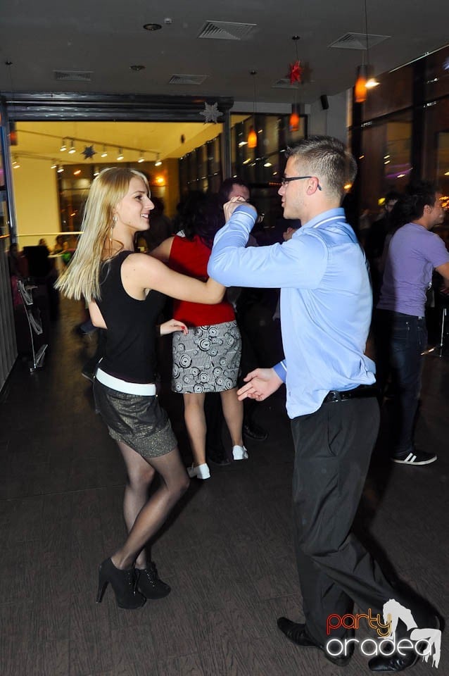 Dans şi distracţie în Blondy's, 