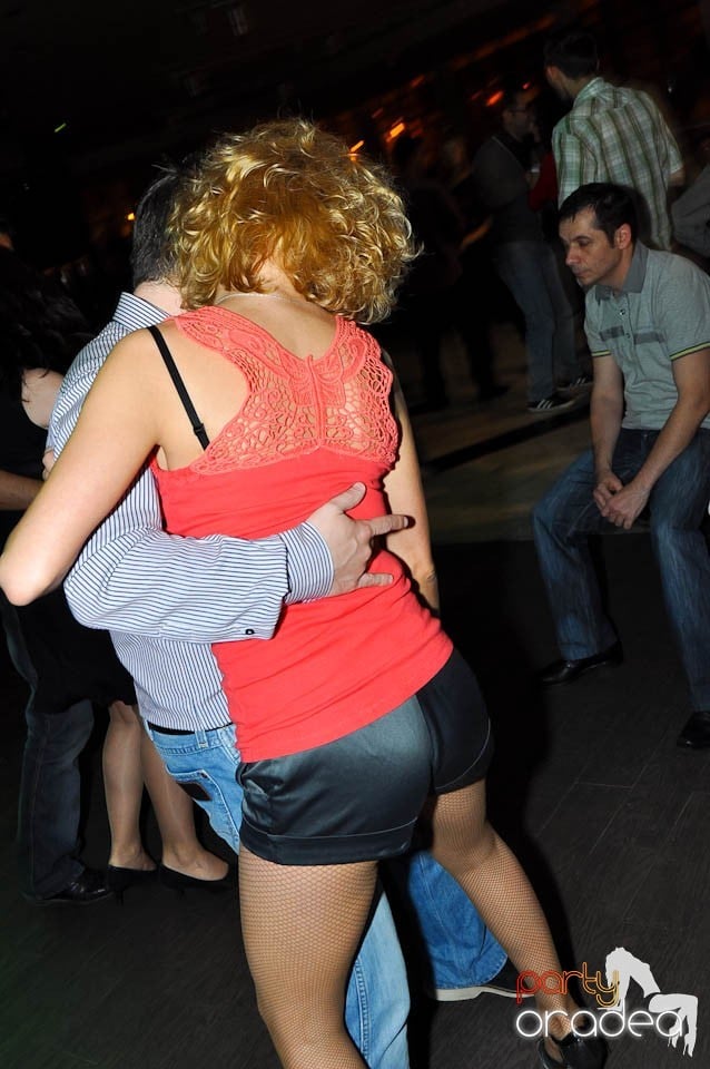 Dans şi distracţie în Blondy's, 