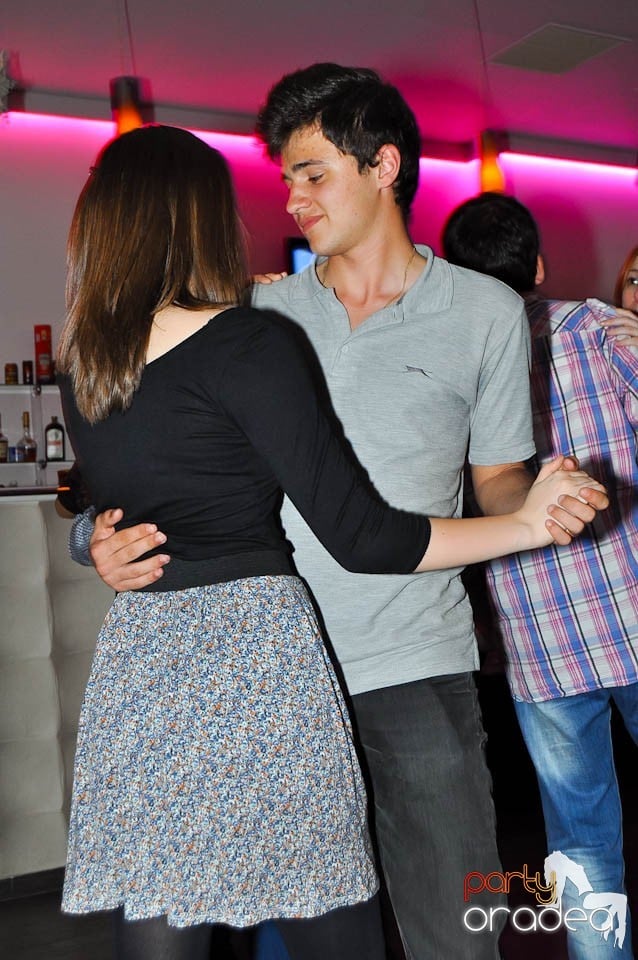 Dans şi distracţie în Blondy's, 