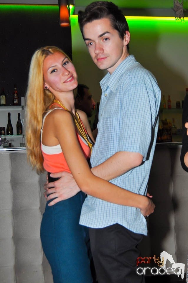 Dans şi distracţie în Blondy's, 