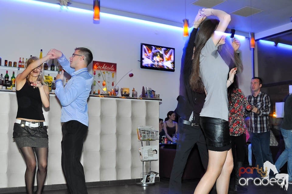 Dans şi distracţie în Blondy's, 