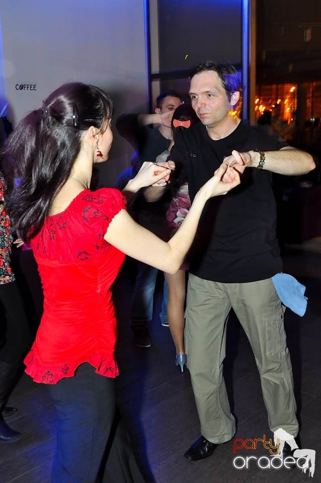 Dans şi distracţie în Blondy's, 