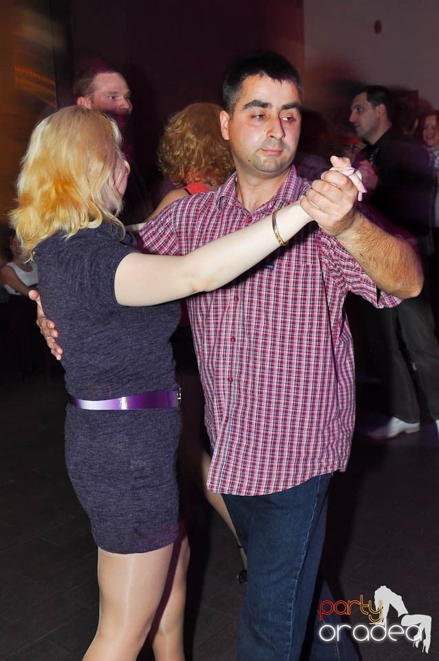 Dans şi distracţie în Blondy's, 