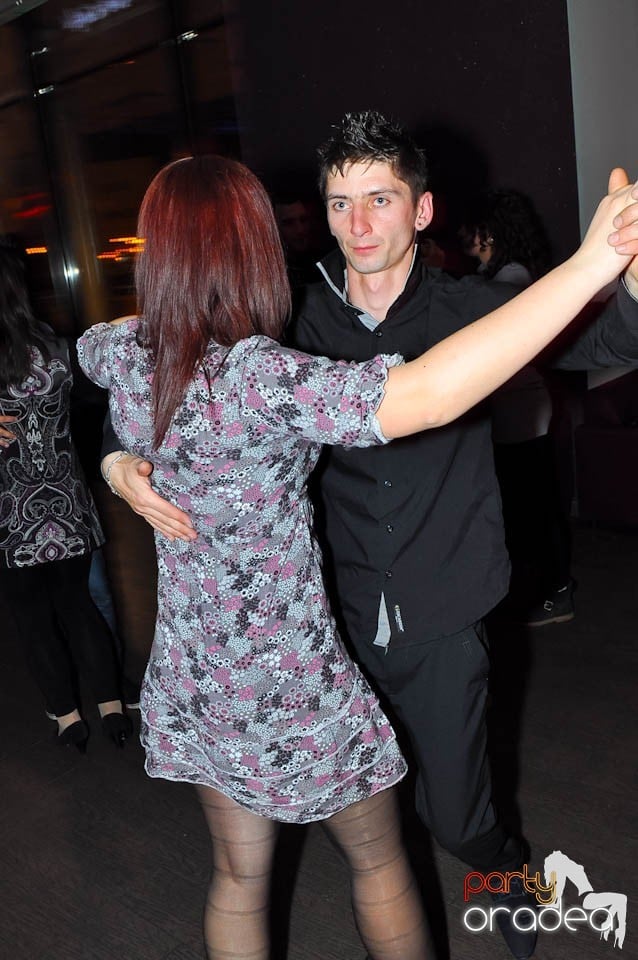 Dans şi distracţie în Blondy's, 