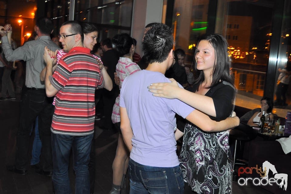 Dans şi distracţie în Blondy's, 