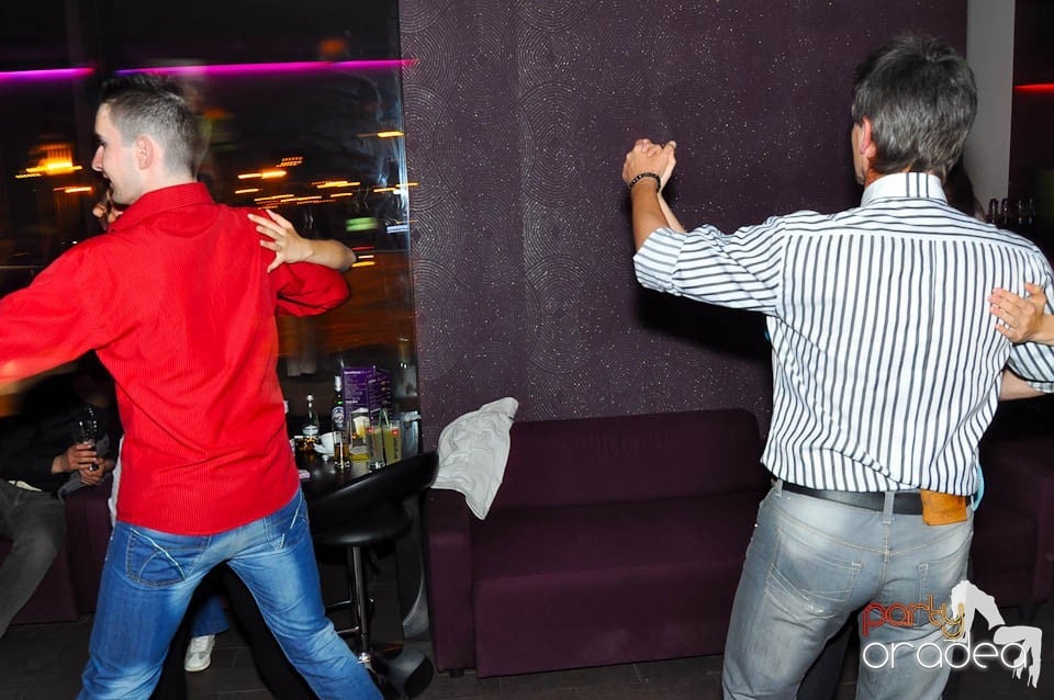 Dans şi distracţie în Blondy's, 