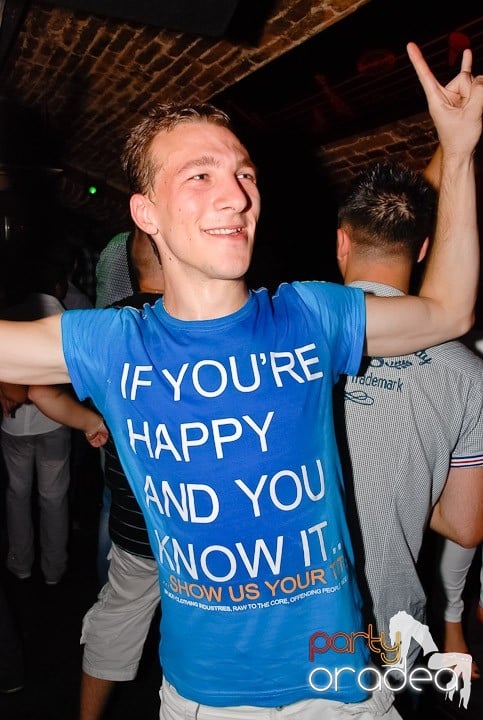 Dans şi distracţie în Club Escape, 