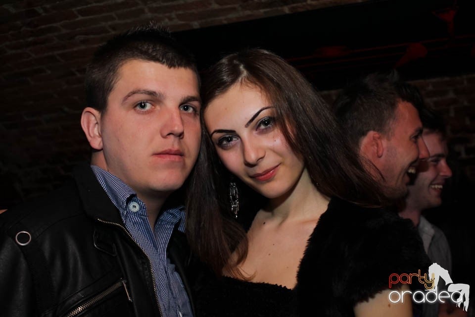 Dans şi distracţie în Club Escape, 