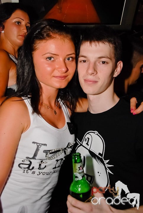 Dans şi distracţie în Club Escape, 