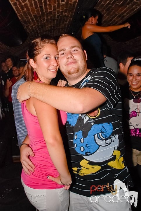 Dans şi distracţie în Club Escape, 