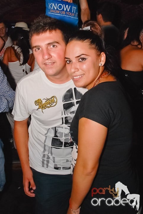 Dans şi distracţie în Club Escape, 