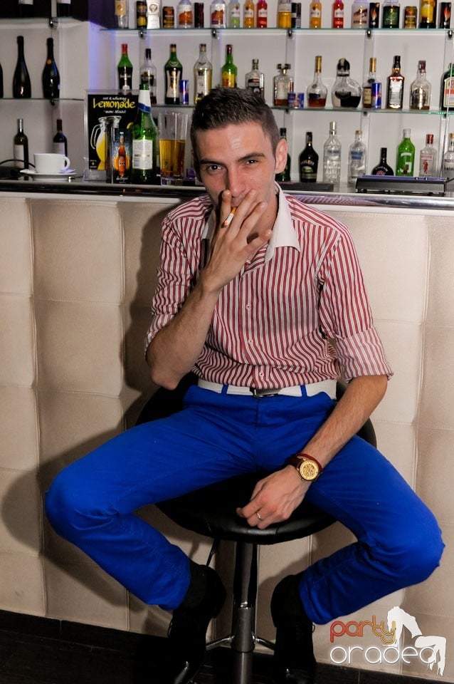 Dans şi karaoke în Blondy's Art Café, 