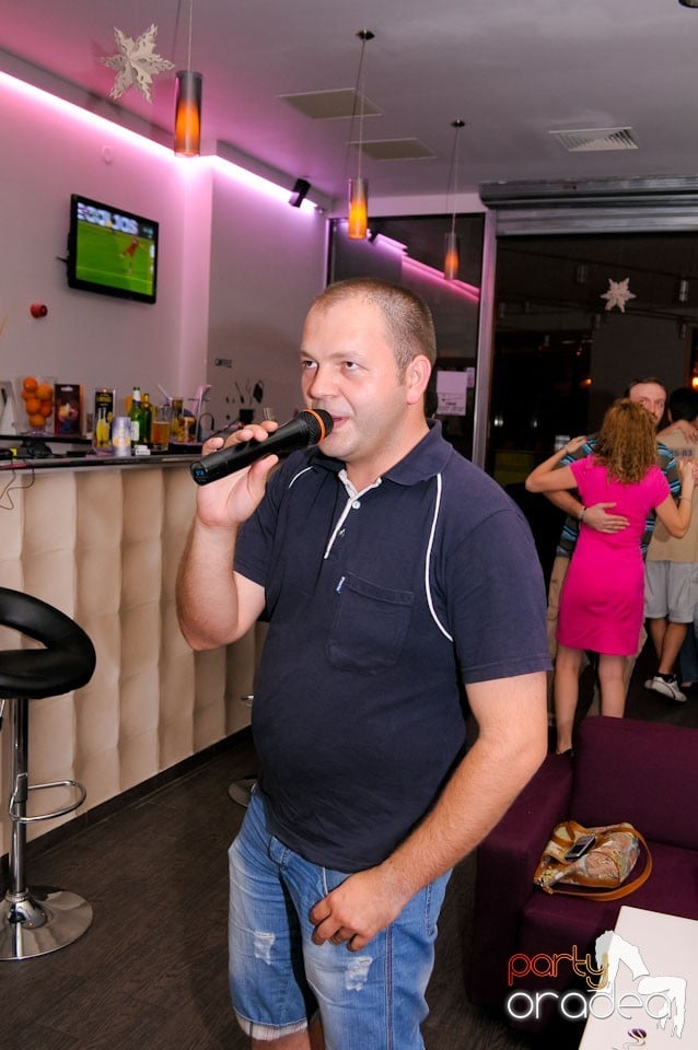 Dans şi karaoke în Blondy's Art Café, 