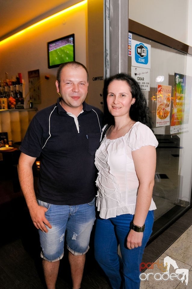 Dans şi karaoke în Blondy's Art Café, 