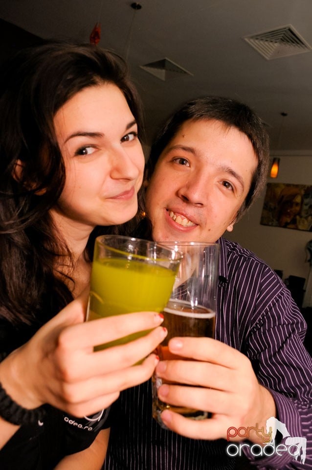 Dans şi karaoke în Blondy's Art Café, 