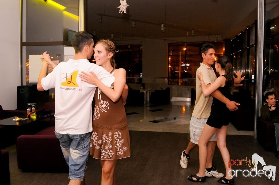 Dans şi karaoke în Blondy's Art Café, 