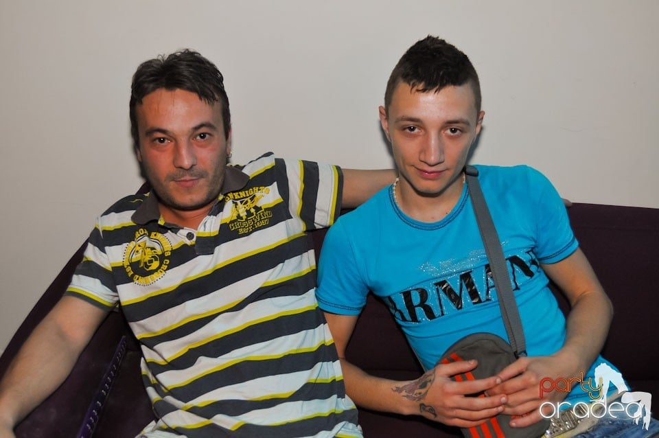 Dans şi voie bună în Blondy's Art Café, 