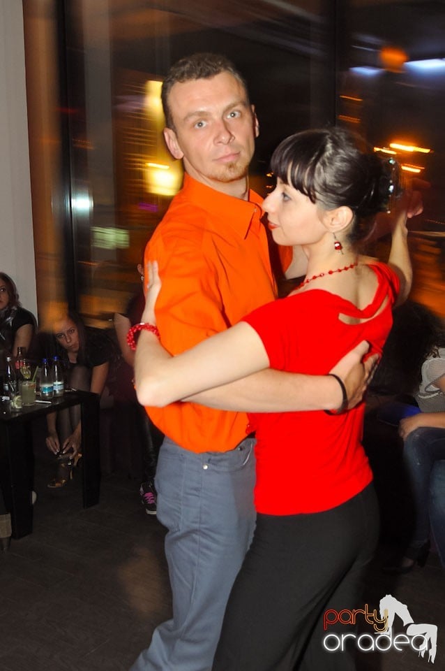 Dans şi voie bună în Blondy's Art Café, 