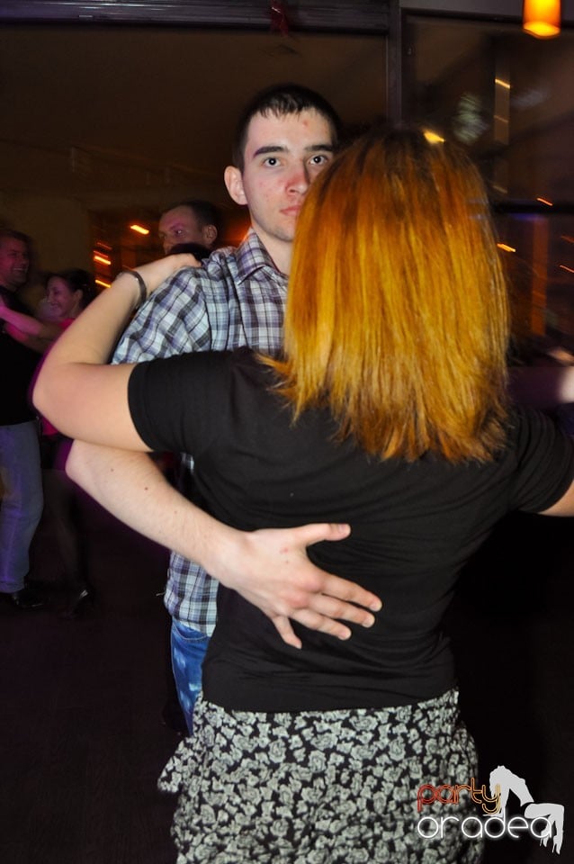 Dans şi voie bună în Blondy's Art Café, 