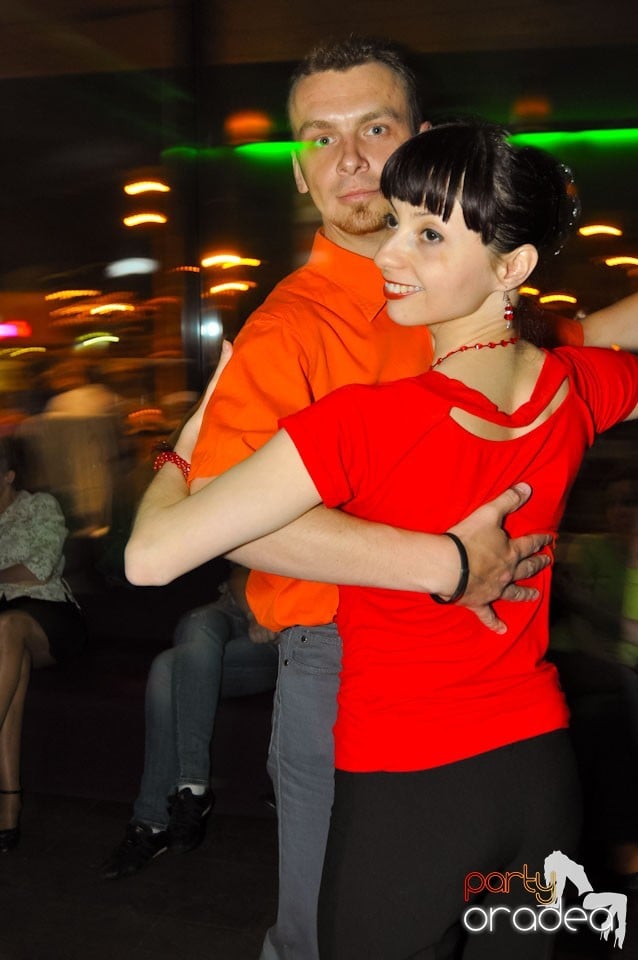 Dans şi voie bună în Blondy's Art Café, 