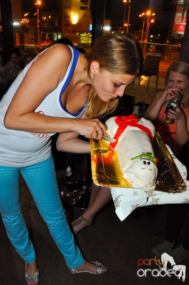 Dans şi voie bună în Blondy's Art Café, 