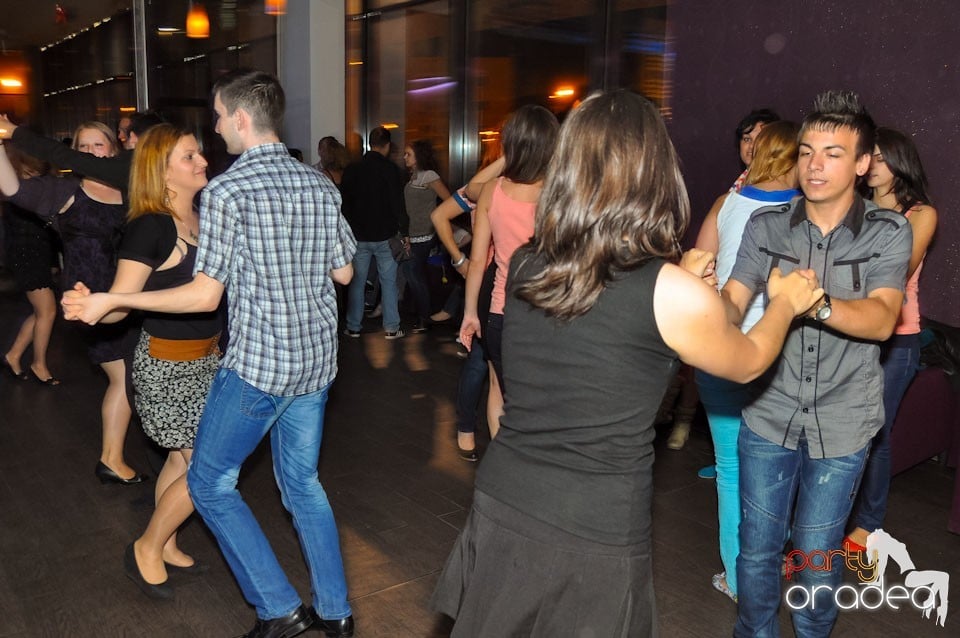 Dans şi voie bună în Blondy's Art Café, 