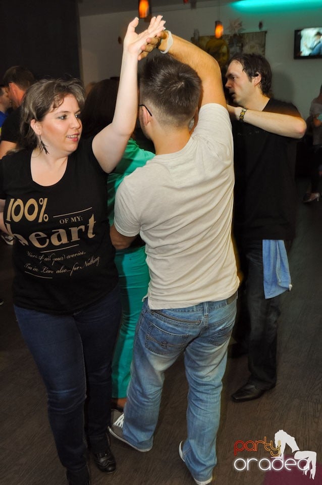 Dans şi voie bună în Blondy's Art Café, 