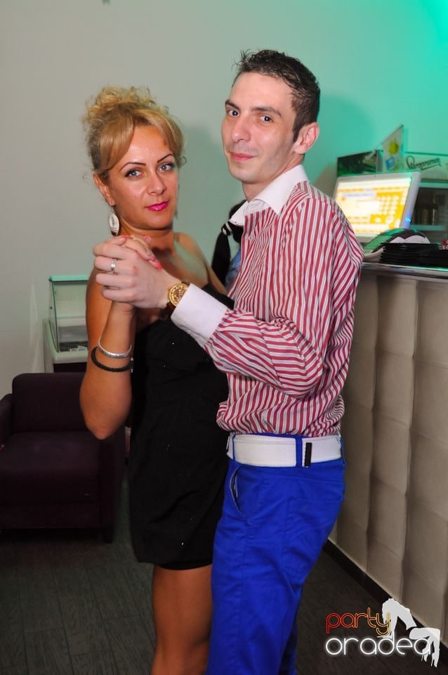 Dans şi voie bună în Blondy's Art Café, 