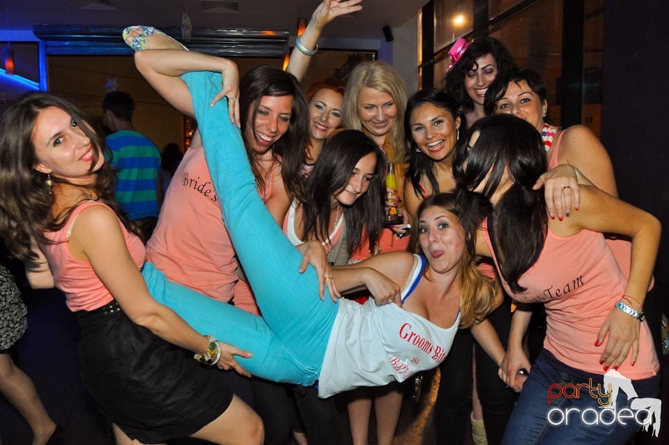 Dans şi voie bună în Blondy's Art Café, 