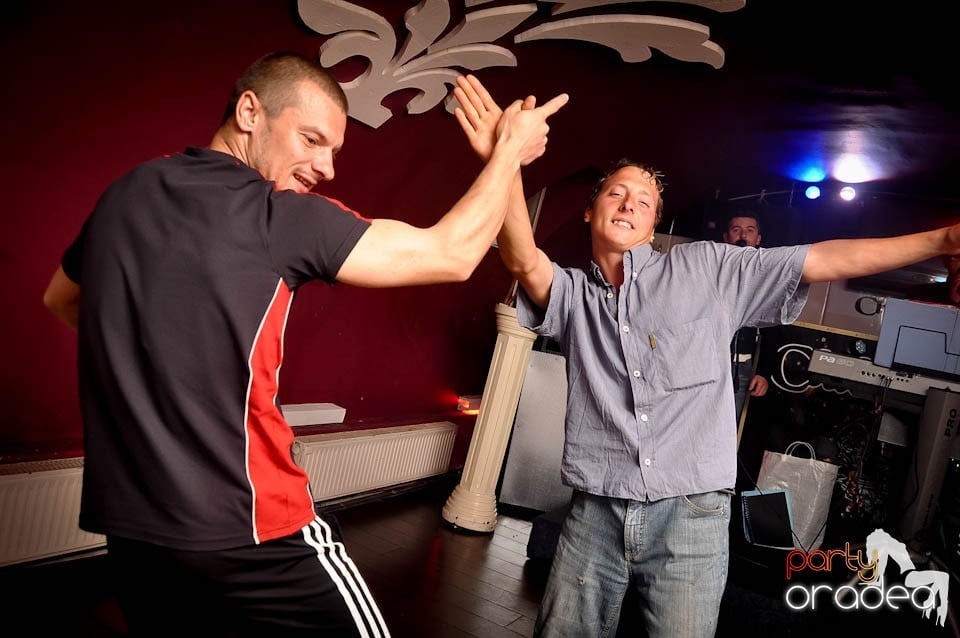 Dessert Band Live în Club Atti's, 