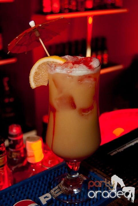 Desszert Band & Carmen în Club Atti's, 