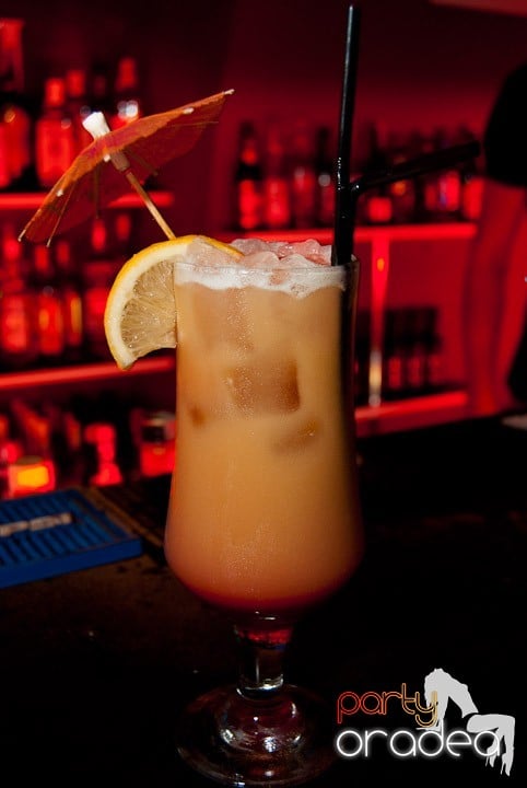 Desszert Band & Carmen în Club Atti's, 