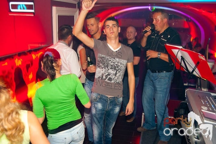 Desszert Band & Carmen în Club Atti's, 