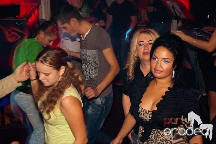 Desszert Band & Carmen în Club Atti's, 