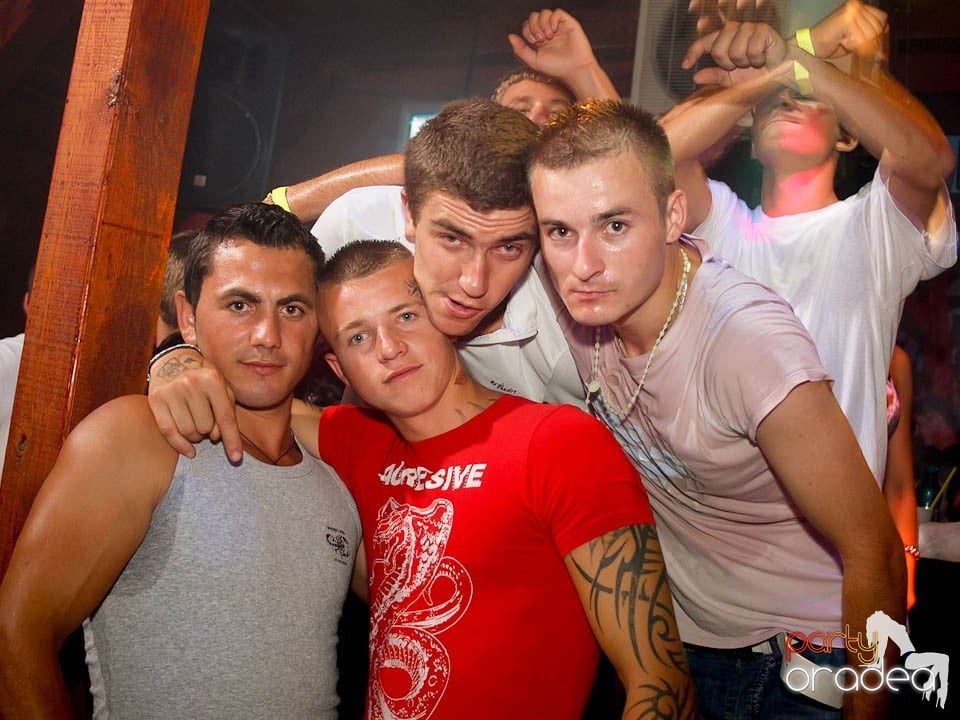 Discovery & PLSCB feat. Tia în Disco Faház, 