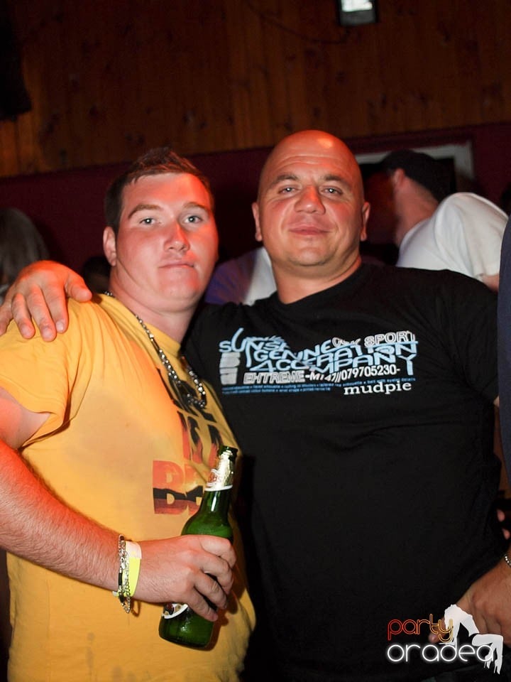 Discovery & PLSCB feat. Tia în Disco Faház, 