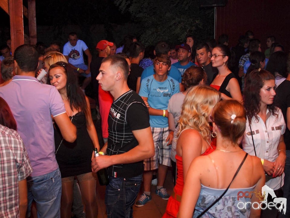 Discovery & PLSCB feat. Tia în Disco Faház, 