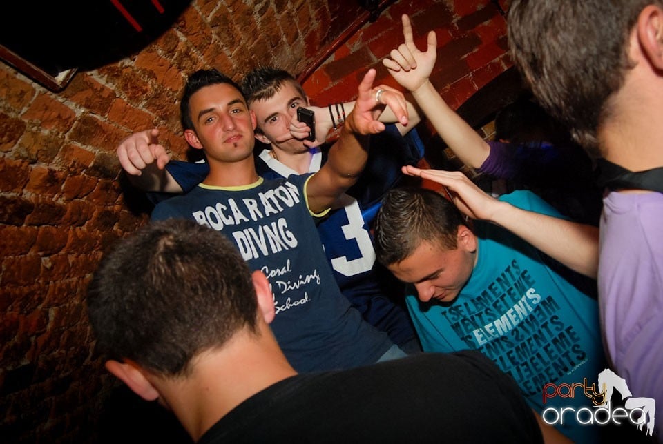 Distracţia continuă în Escape, 