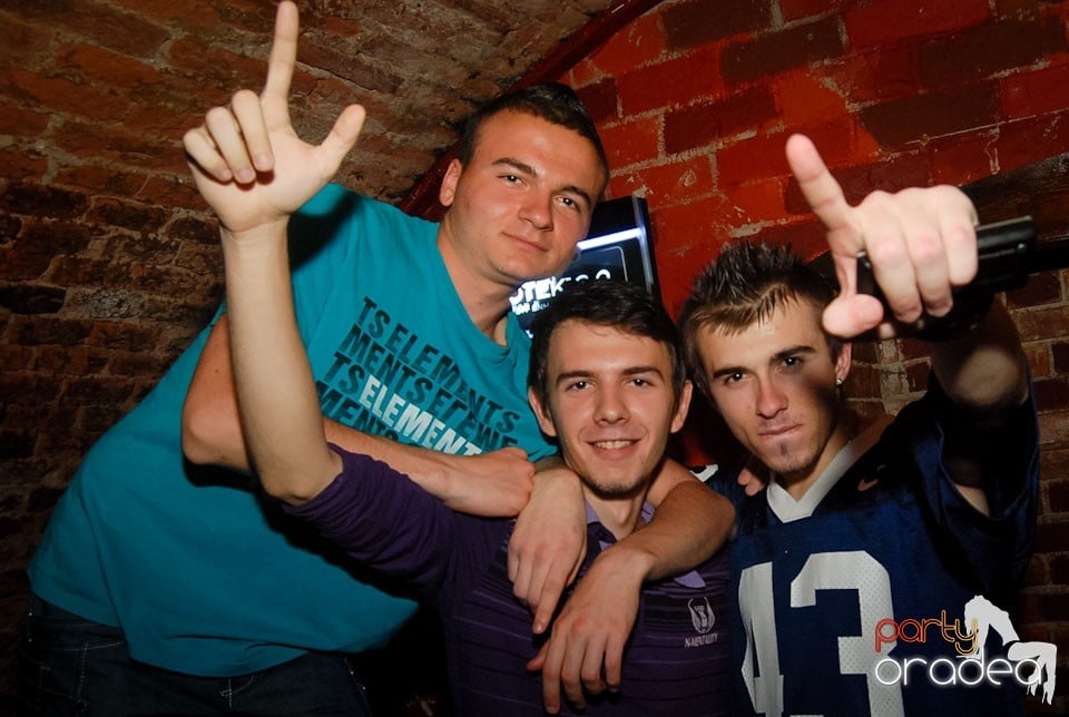 Distracţia continuă în Escape, 