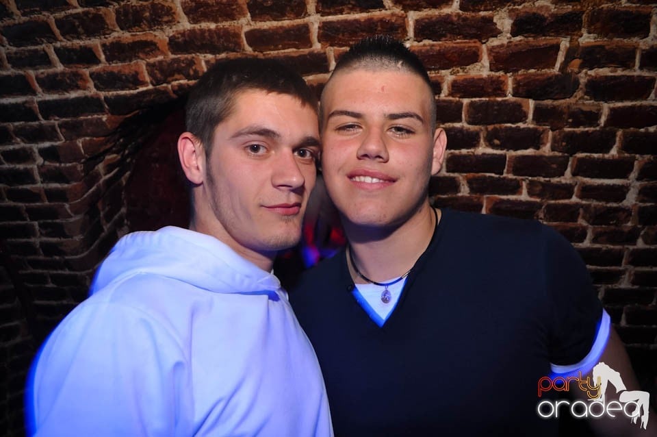 Distracţia este garantată în Club Escape, 