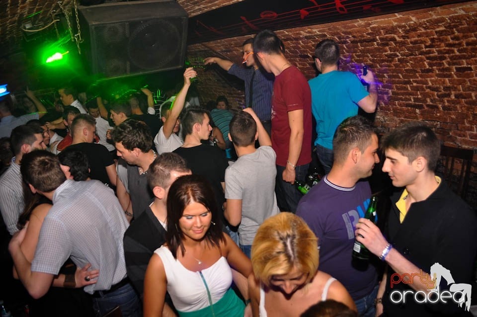 Distracţia este garantată în Club Escape, 