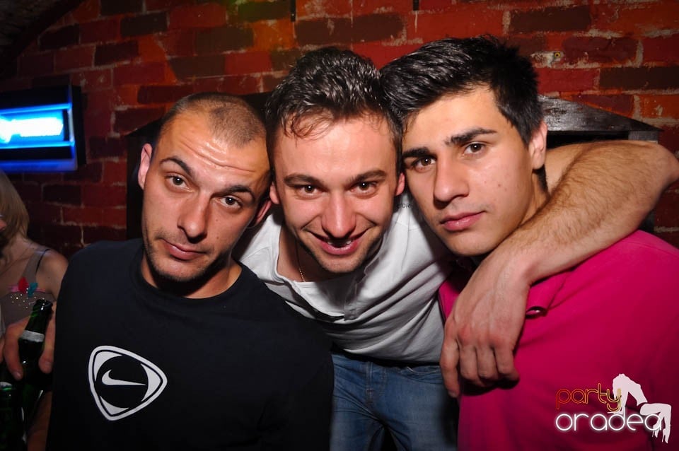 Distracţia este garantată în Club Escape, 