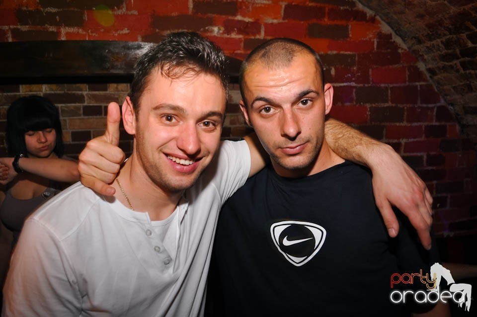 Distracţia este garantată în Club Escape, 