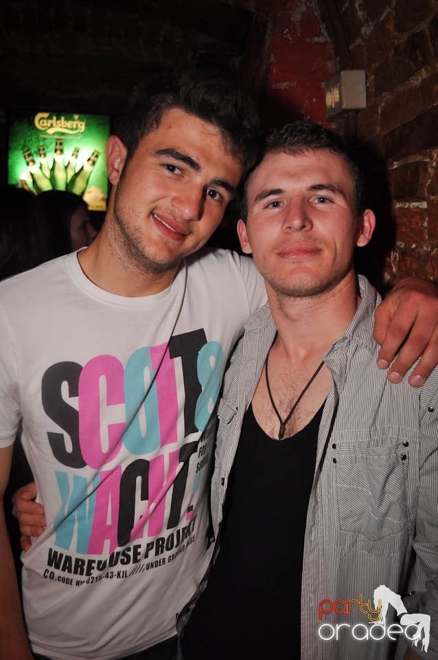 Distracţia este garantată în Club Escape, 