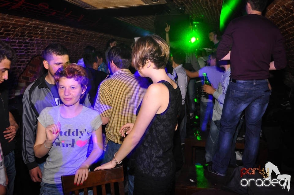 Distracţia este garantată în Club Escape, 