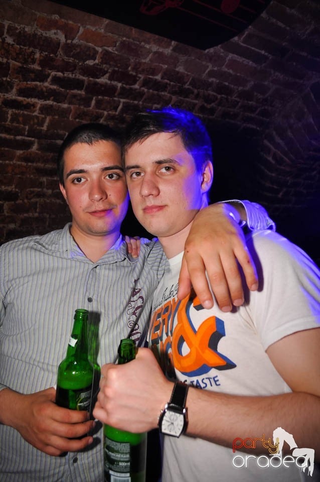 Distracţia este garantată în Club Escape, 