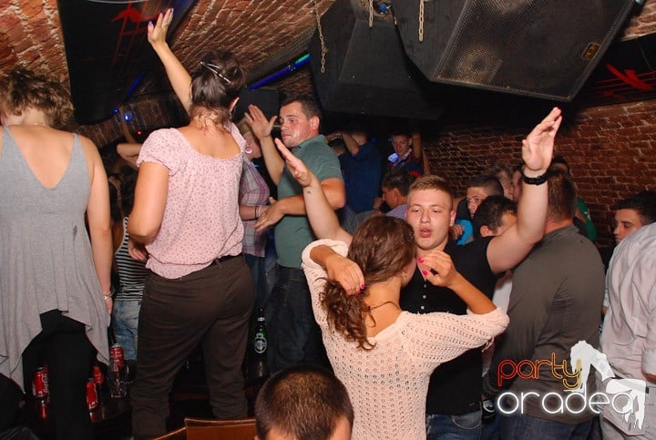 Distracţia este garantată în Escape, 