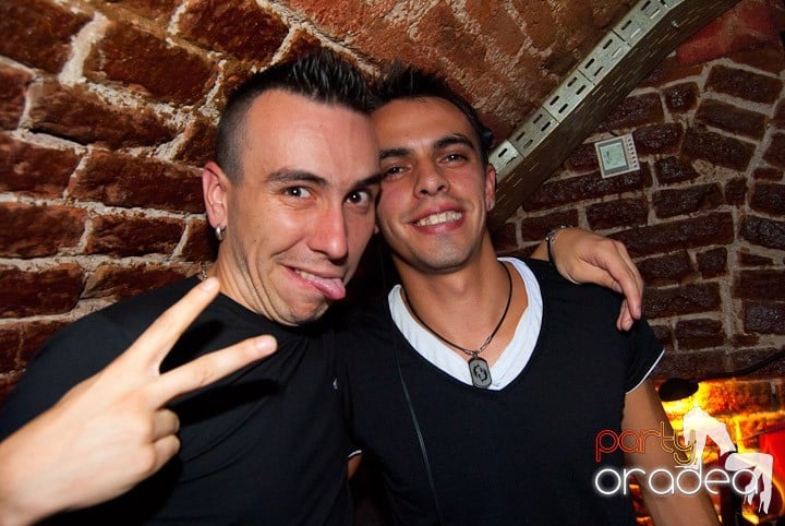 Distracţia este garantată în Escape, 